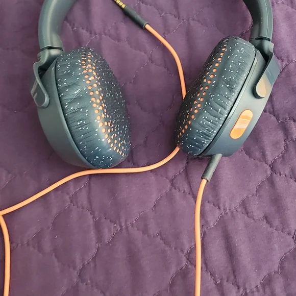 Used - Kids Black and Orange Headphones - Picture 4 of 4